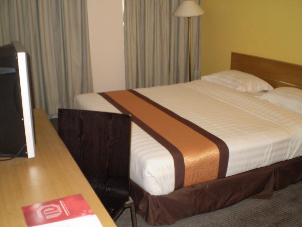 Tang Dynasty Lodge Tuaran Room photo