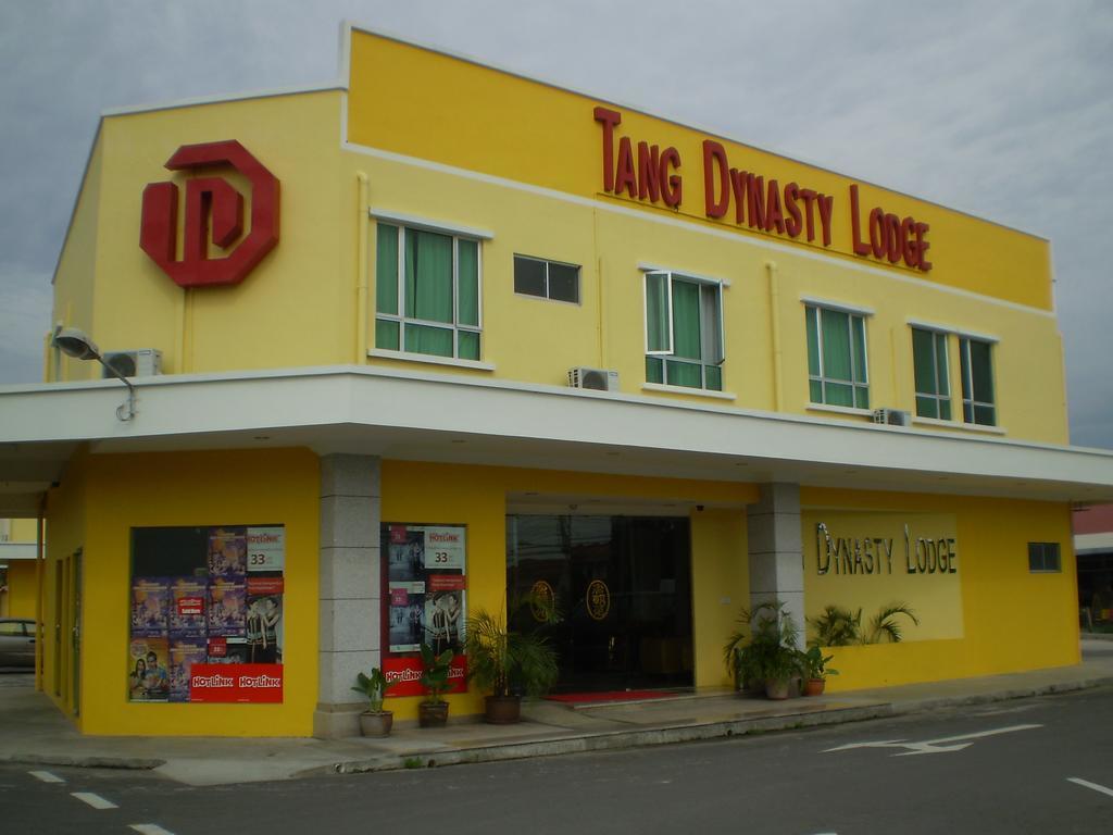 Tang Dynasty Lodge Tuaran Exterior photo